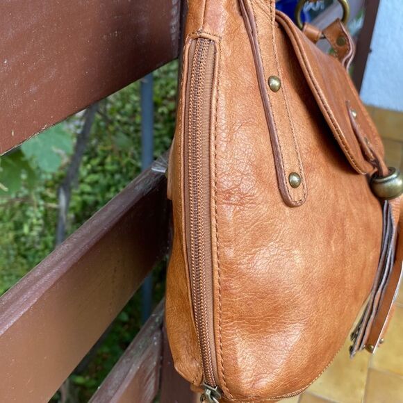Distressed Leader Handmade Cognac Shoulder Bag - Picture 3 of 8